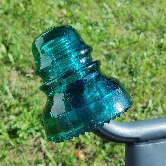 Hemingray 40 Antique Glass Insulator "8" embossed on top Aqua Green - Picture 2 of 7